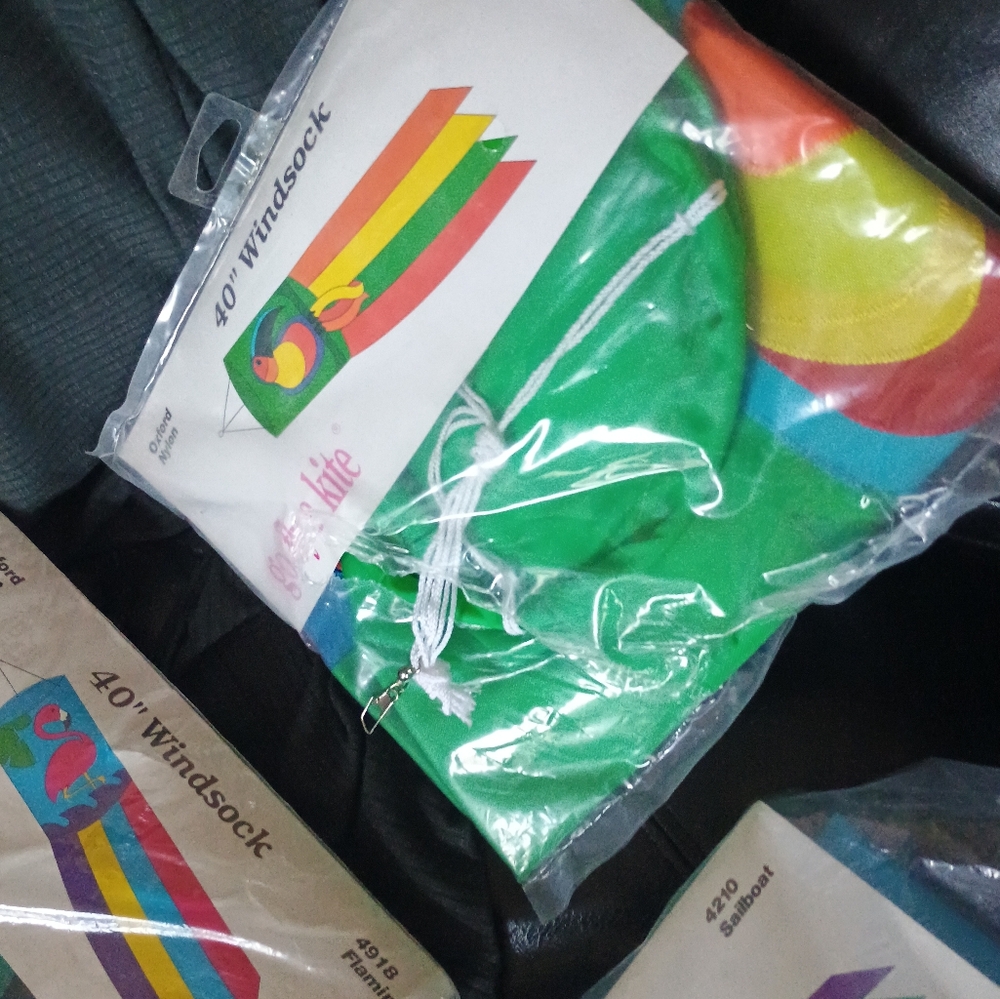 Parrot windsock - Picture 7 of 10